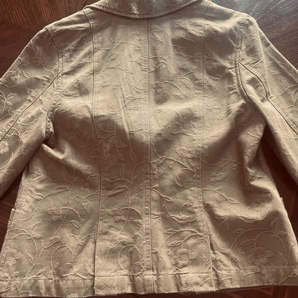 Women's  Beautiful Tan Jacket - Picture 4 of 6